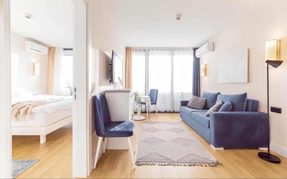 Bed, Living room, Photo of the whole room, Seating area, Bedroom