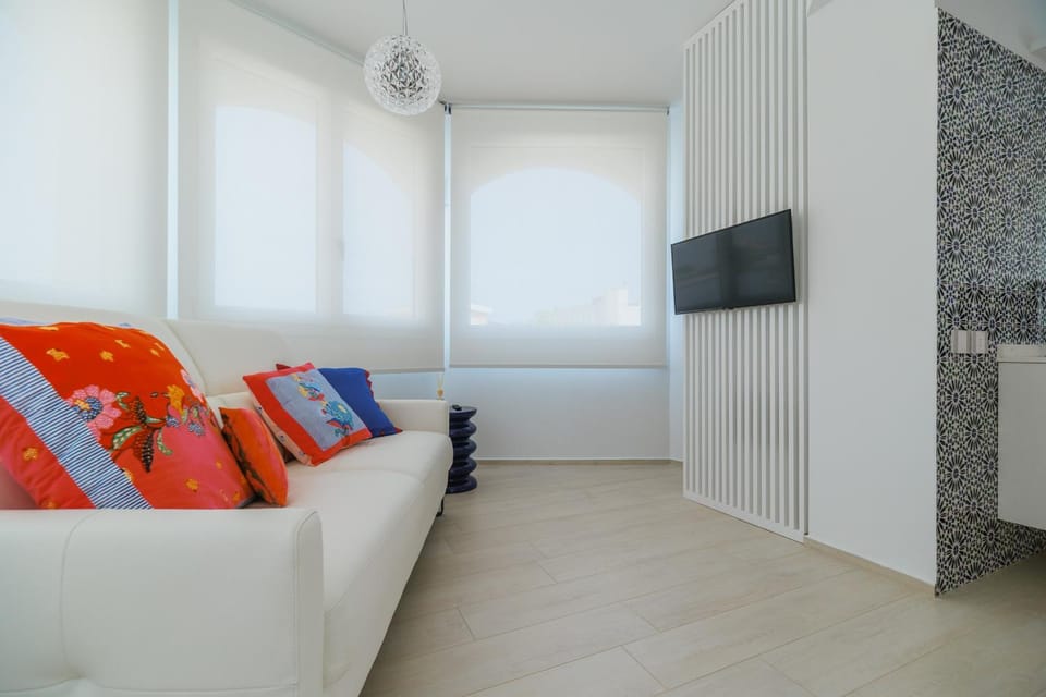 Communal lounge/ TV room, TV and multimedia, heating, air conditioner