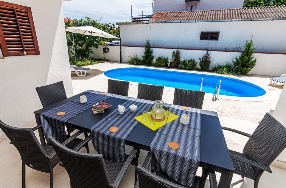 Balcony/Terrace, Swimming pool