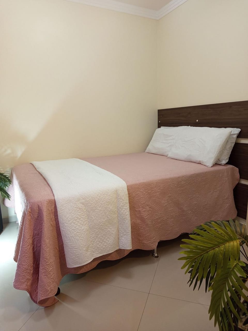 Bed, Photo of the whole room, Bedroom, locker, wardrobe, air conditioner