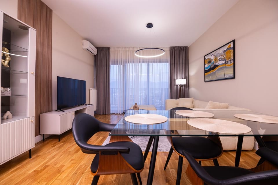 Communal lounge/ TV room, TV and multimedia, Seating area, Dining area