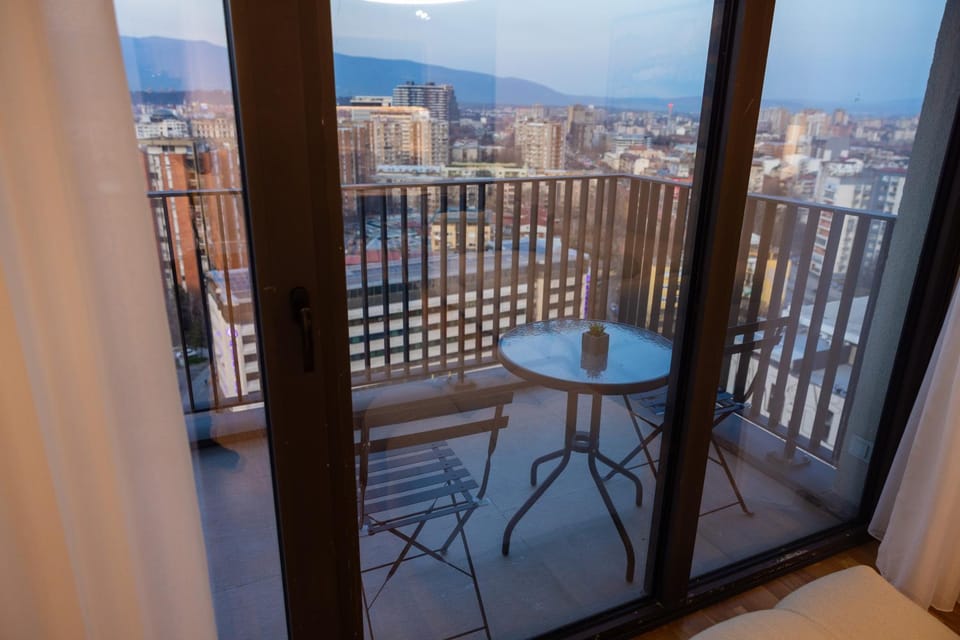 View (from property/room), Balcony/Terrace, City view, Mountain view