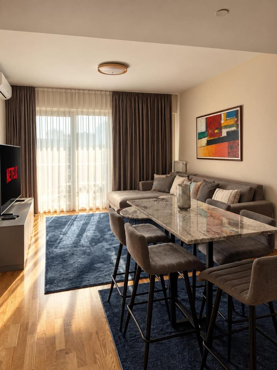 Communal lounge/ TV room, Bed, TV and multimedia, Living room, Photo of the whole room, Seating area, Dining area, Evening entertainment, Bedroom