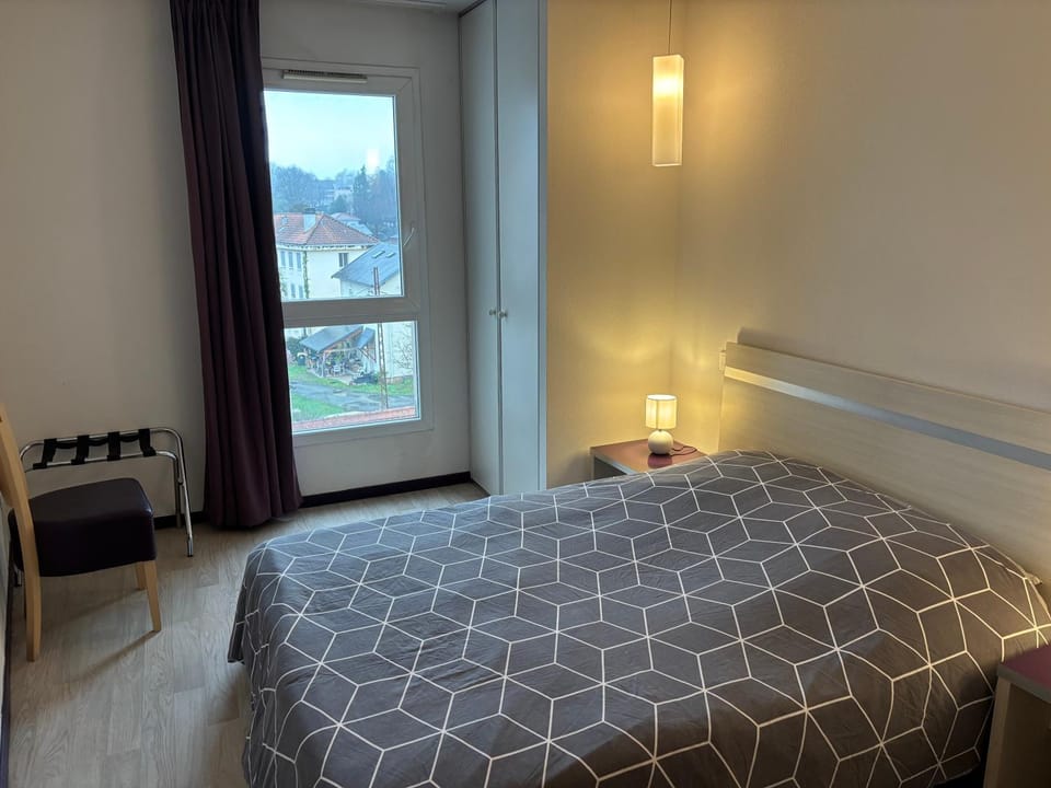 Escapade Lourdes Appart 2 pers - 100m Gare Wifi Apartment in Lourdes