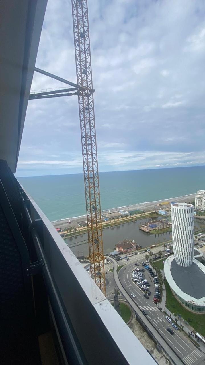 viktors apartment first line sea view Apartment in Batumi