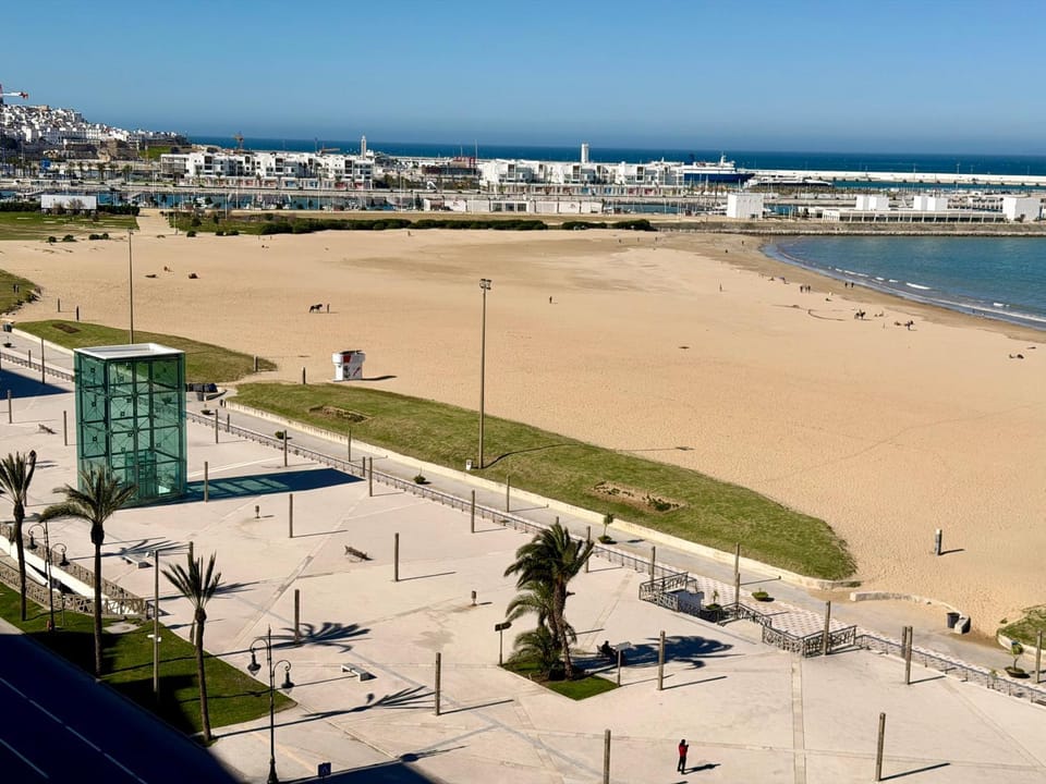 Appartement spacieux plage et centre Apartment in Tangier