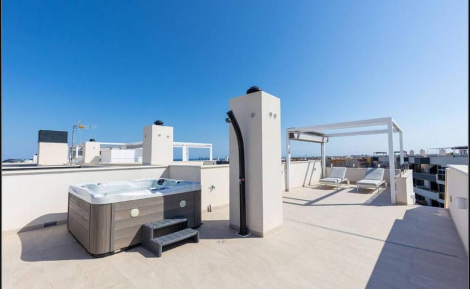 Stunning Penthouse Apartment - sea views, spa, gym Apartment in Vega Baja del Segura