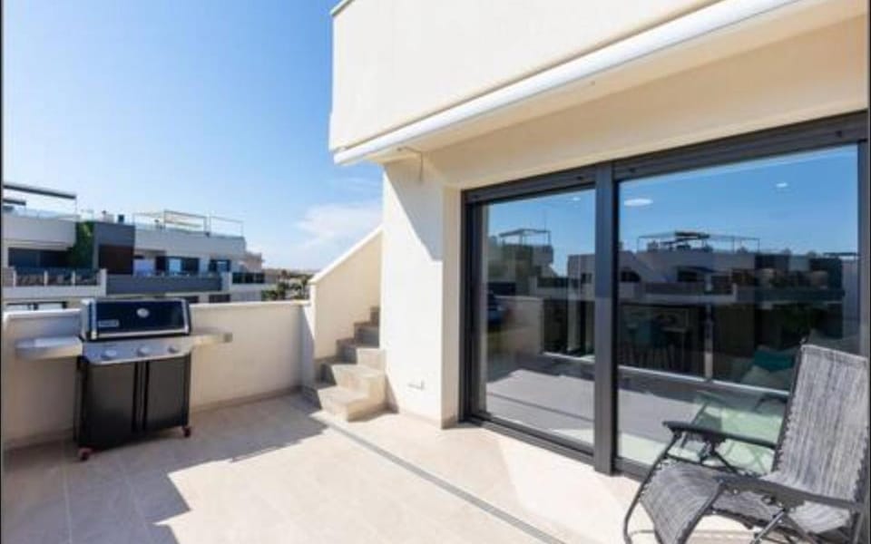 Stunning Penthouse Apartment - sea views, spa, gym Apartment in Vega Baja del Segura
