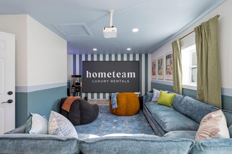 Sleeps 10 - Game Room - Putt Putt - Movie Theater House in Seminole