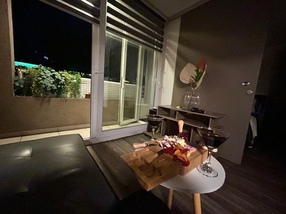 Food and drinks, Dining area, Food, Drinks