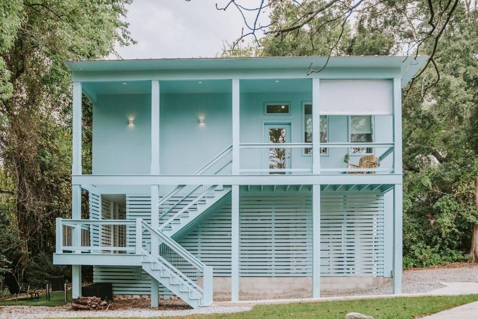 Blue Crest Architectural Treehouse Retreat House in Ocean Springs