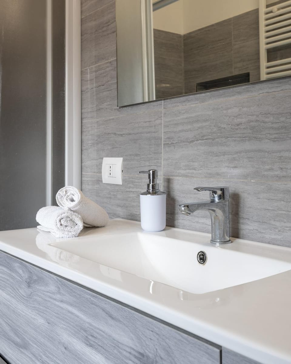 Bathroom, towels