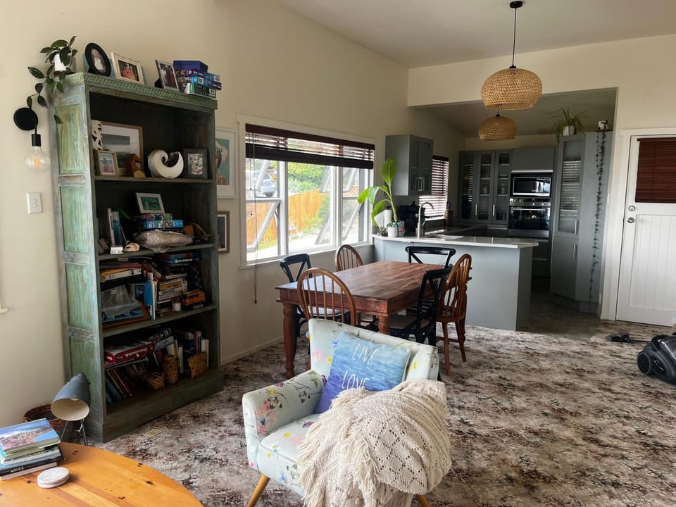 Raglan Whale Bay Base for WSL, 1 min from Manu Bay, 3 Bedroom House on the Surf Points House in Raglan