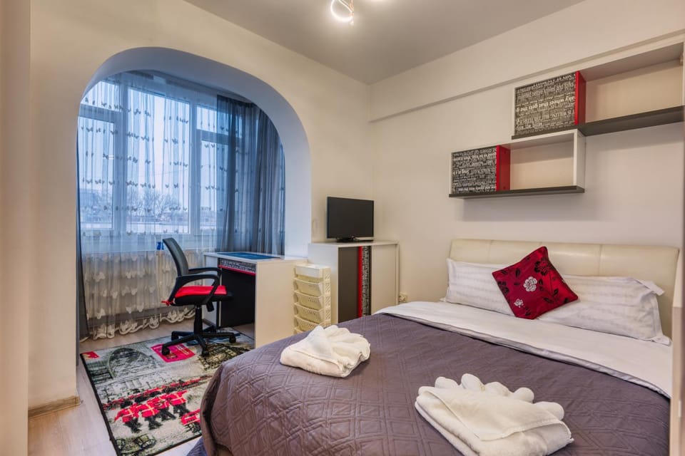Bed, TV and multimedia, Photo of the whole room, Seating area, Bedroom, towels
