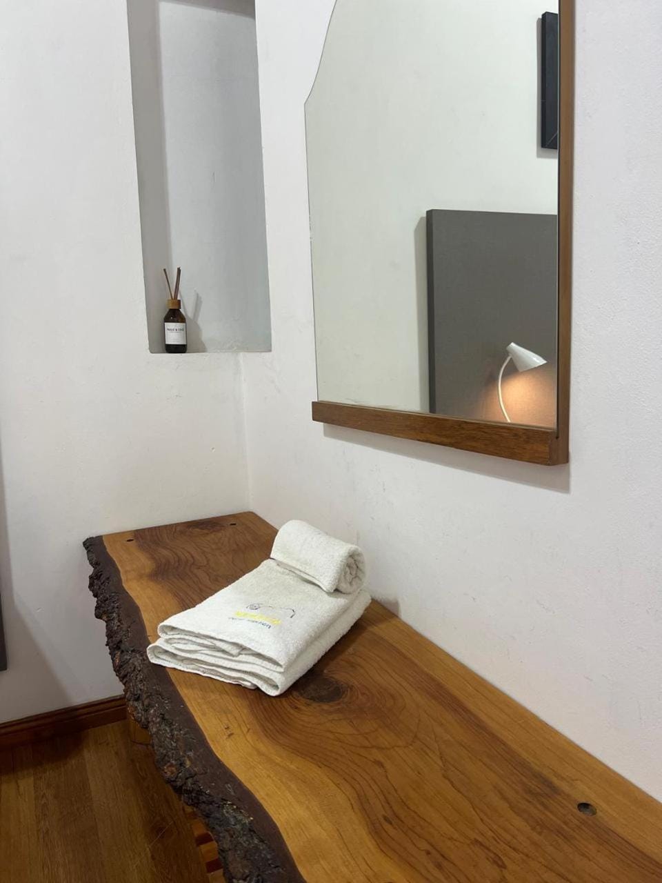 Bedroom, towels