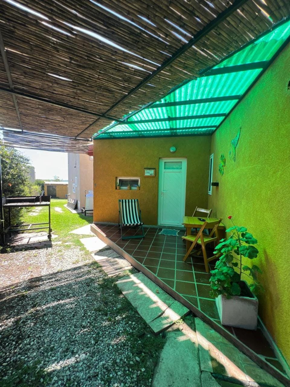 Facade/entrance