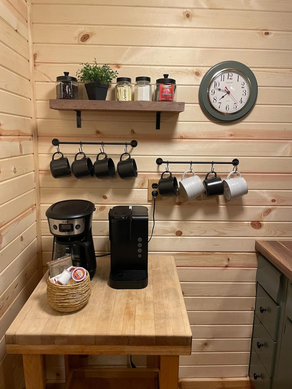Cozy Lumberjack Cottage House in Drummond