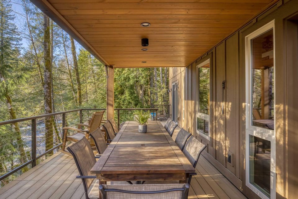 Roaring River Lodge Riverfront Fire pit EV Plug House in Mount Hood Village