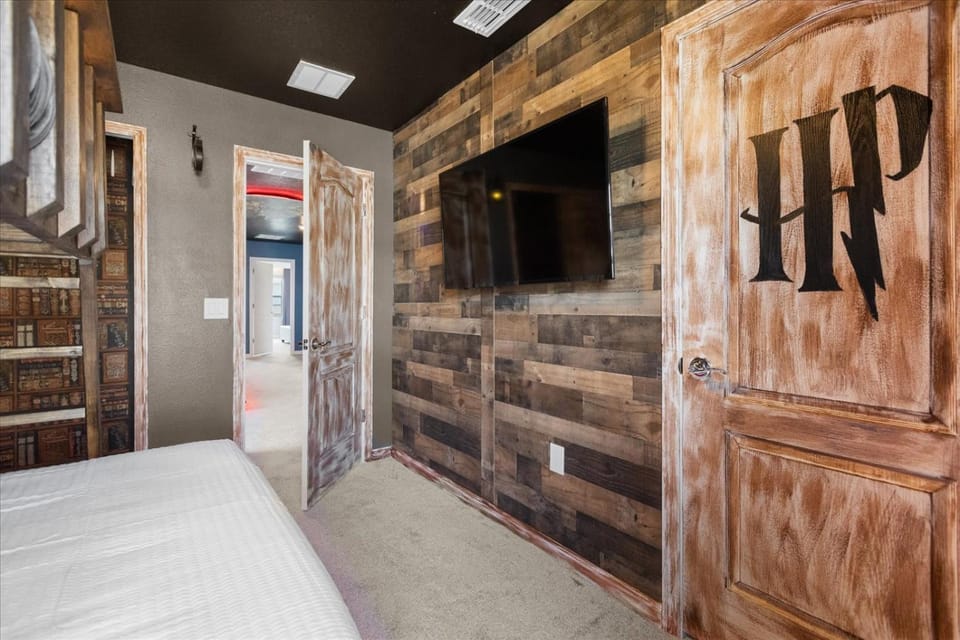 Chic Family Home Mario Bros Harry Potter & Pool House in Four Corners