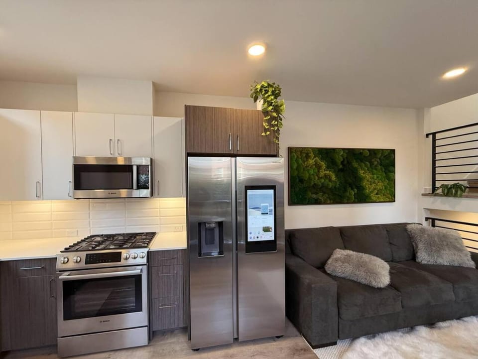 Kitchen or kitchenette, Seating area