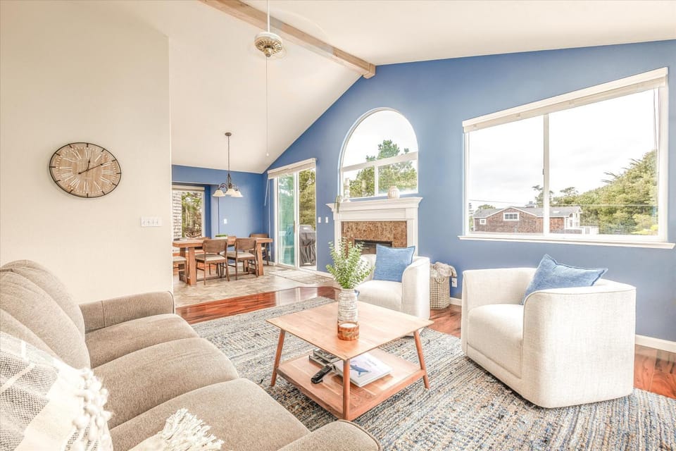 The Blue Whale - New Monthly Rental on Worcester House in Cambria