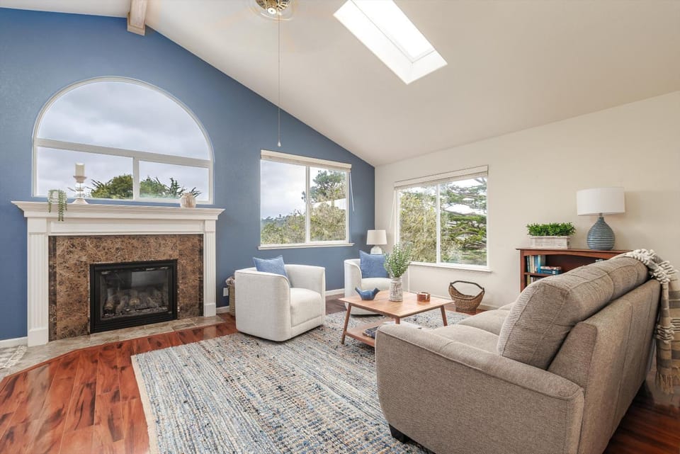 The Blue Whale - New Monthly Rental on Worcester House in Cambria