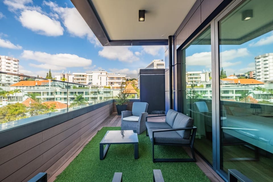 Spacious 3BR Prime Av Infante Apartment in Funchal