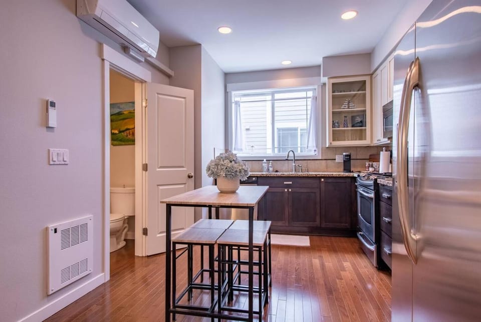 Kitchen or kitchenette, dishwasher, microwave, oven