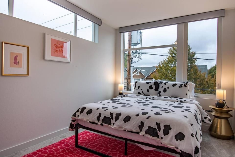 Modern 3 Bedroom Townhouse w/ Private Rooftop House in Ballard