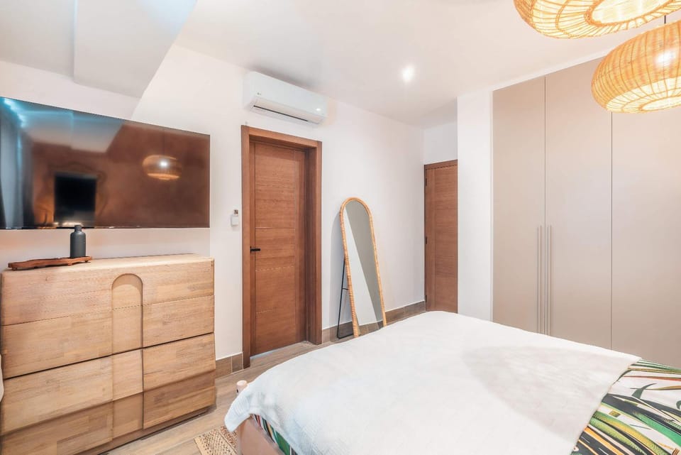 Bed, Photo of the whole room, Bedroom, wardrobe, air conditioner