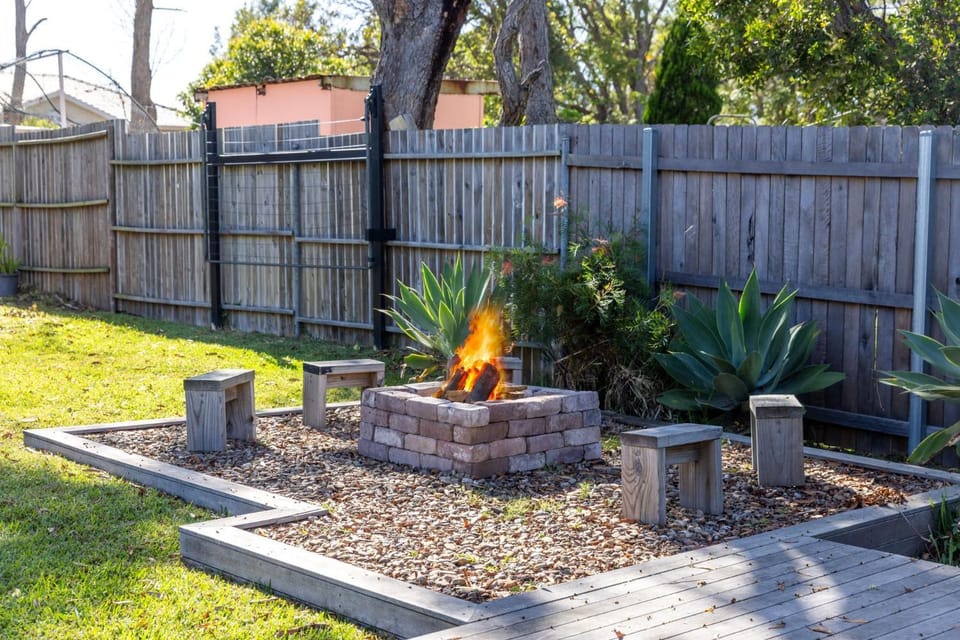 Beauts - Pet Friendly - 5 Mins Walk to Beach House in Culburra Beach