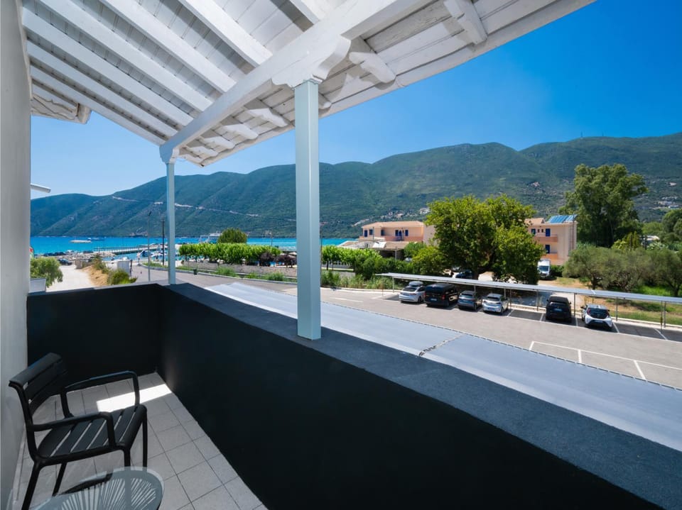 Salty Dog Suites Apartment in Vasiliki