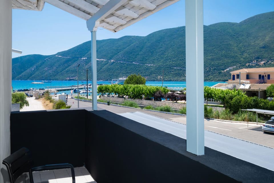 Salty Dog Suites Apartment in Vasiliki