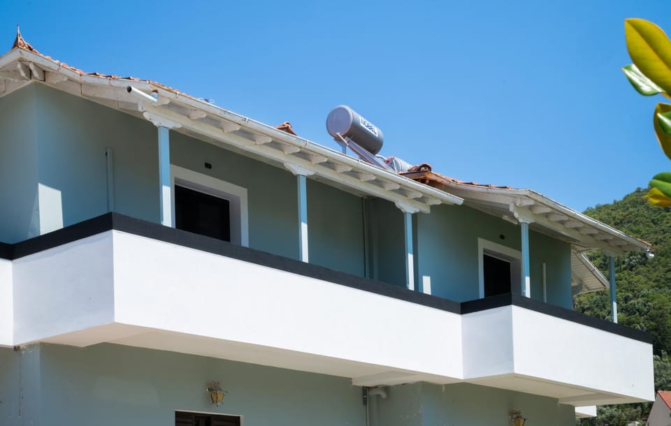 Salty Dog Suites Apartment in Vasiliki