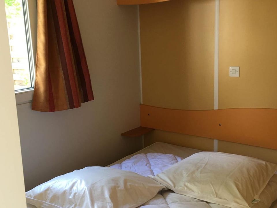 Mobil-home avec terrasse - 2 pers. - API-1-52-1995 Campground/ 
RV Resort in Nouvelle-Aquitaine