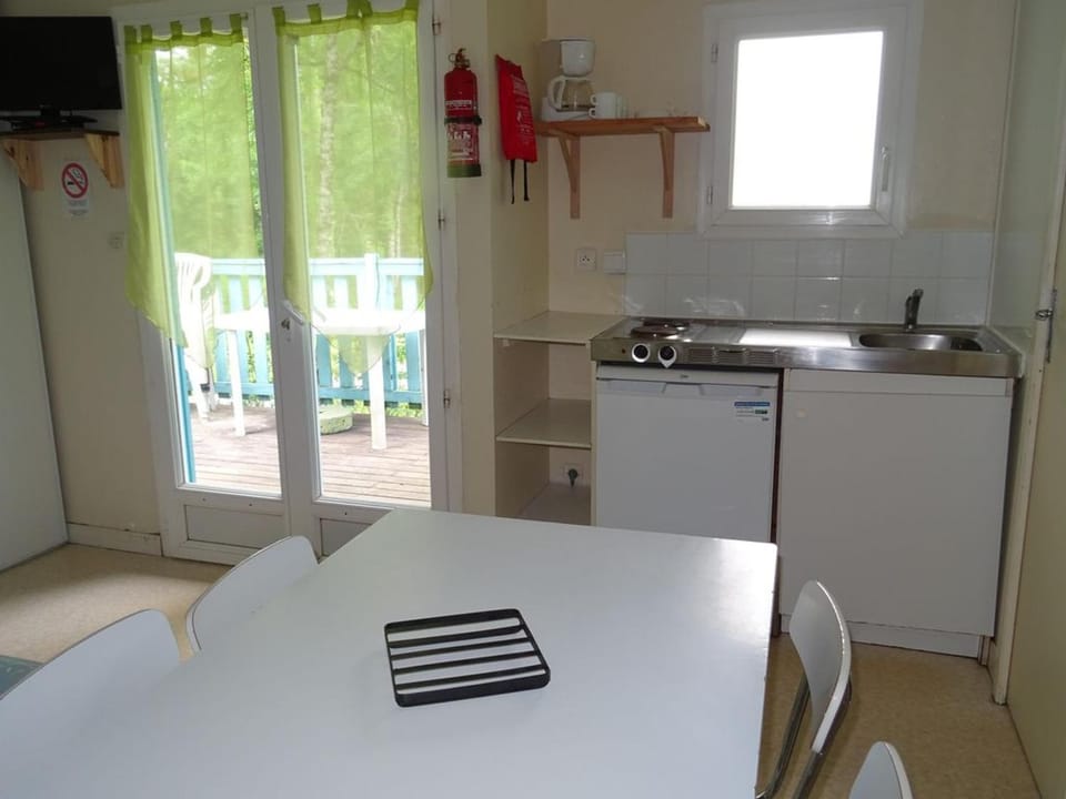 Chalet confortable avec terrasse - 6 pers. - API-1-52-1991 Campground/ 
RV Resort in Nouvelle-Aquitaine