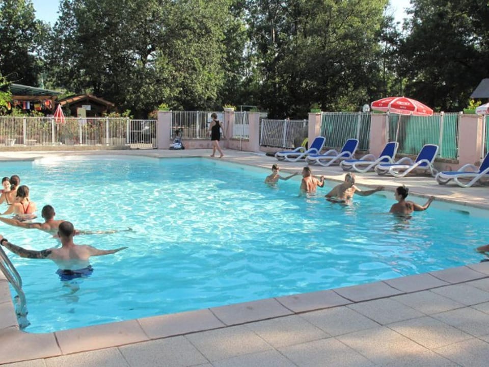 Mobil-home confortable avec terrasse - 4 pers. - API-1-52-1994 Campground/ 
RV Resort in Provence-Alpes-Côte d'Azur