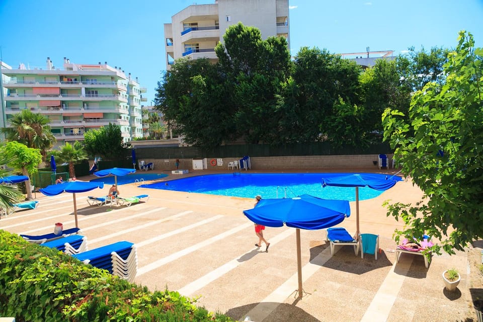 Swimming pool, Swimming pool