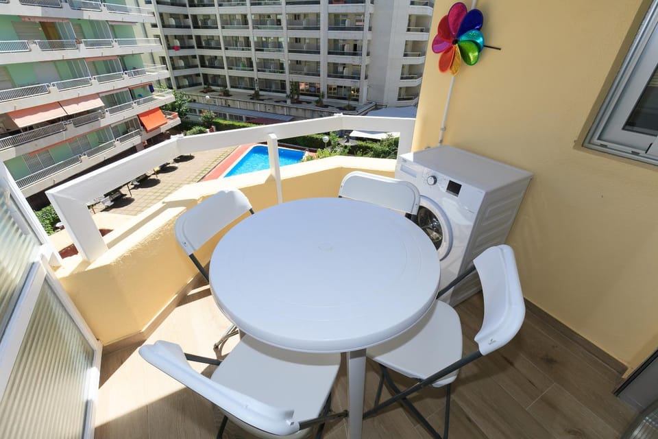 Balcony/Terrace, Dining area, Pool view