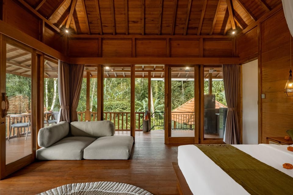 Bed, View (from property/room), Photo of the whole room, Seating area, Bedroom