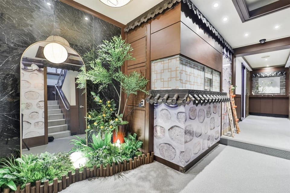 신림 기와스테이 Apartment in Seoul