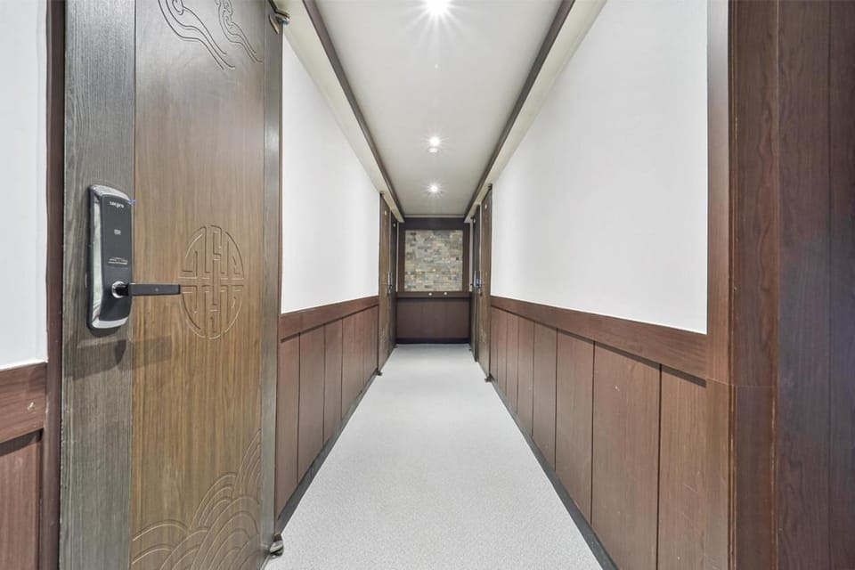 신림 기와스테이 Apartment in Seoul