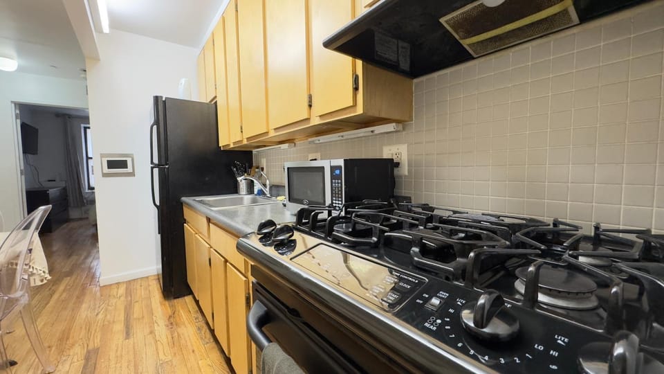 Kitchen or kitchenette, microwave, oven, stove