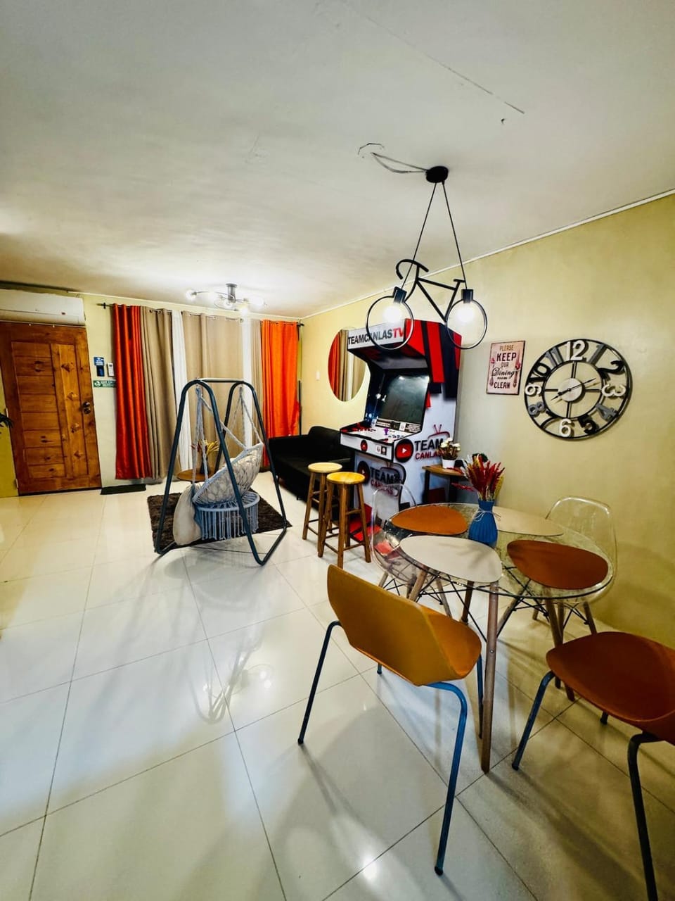 Smart Home Plus Jacuzzi near Clark Airport Apartment in Angeles