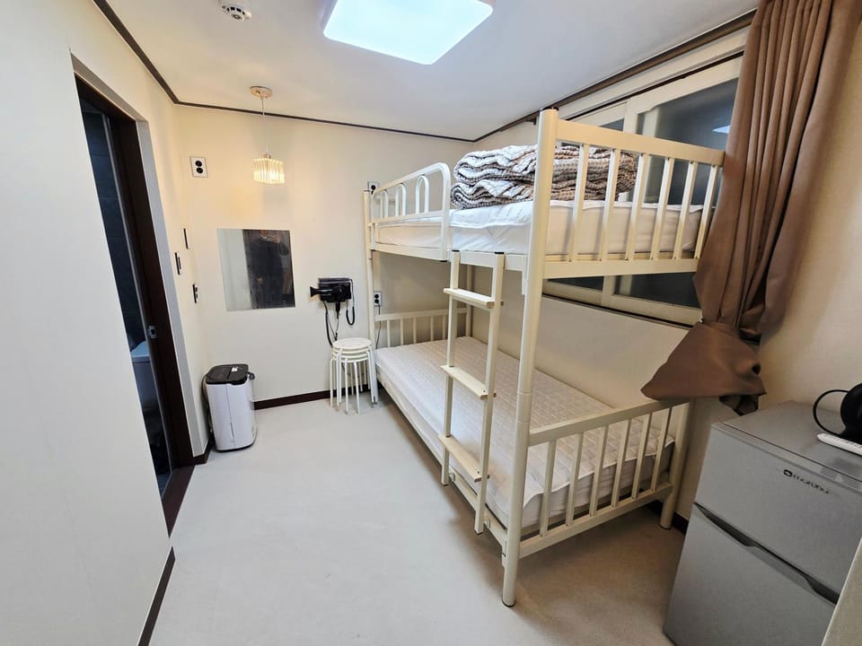 화이트엔젤 게스트하우스 Bed and Breakfast in Seoul
