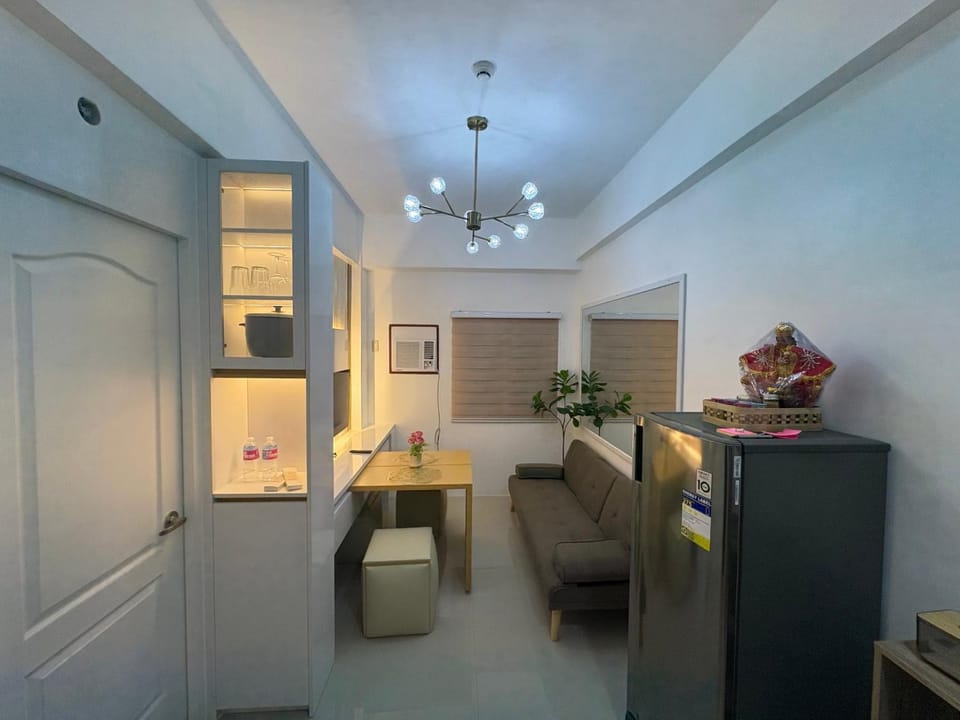 Near Mactan Intl Airport FlyIn Staycation Apartment hotel in Lapu-Lapu City