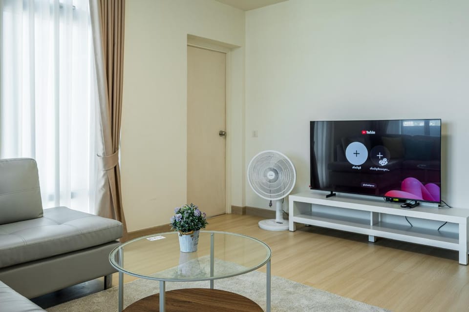 Nordic Minimal 3BR with Tub Near Impact Arena DMK Airport Apartment in Bangkok