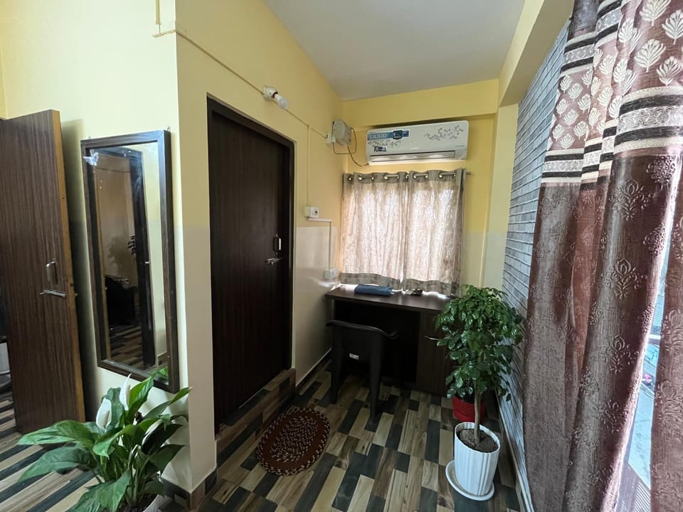The Cozy Chapter Homestay Near Downtown Hospital & GS Road Apartment in India