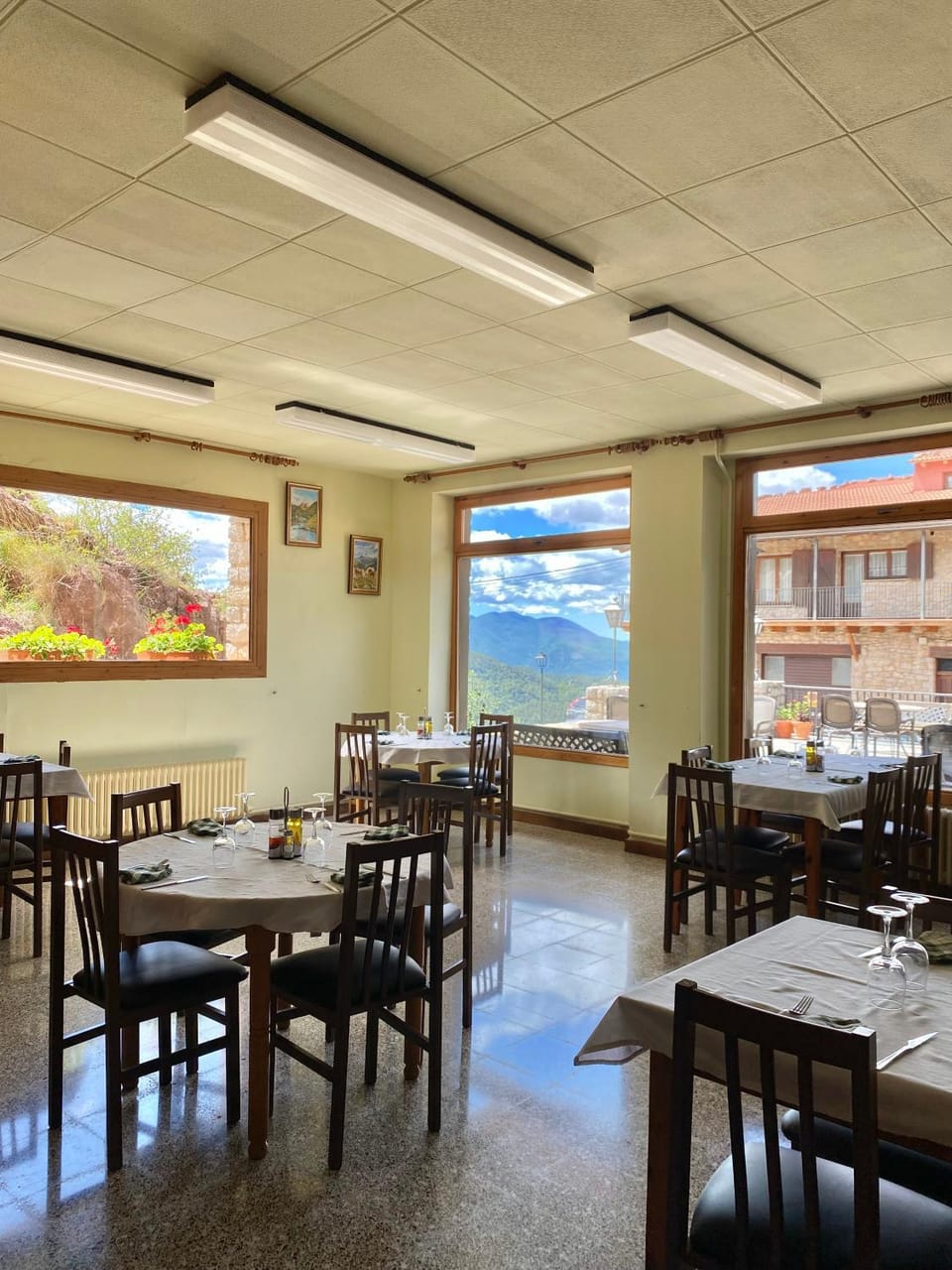 Hostal Alt Llobregat Bed and Breakfast in Berguedà