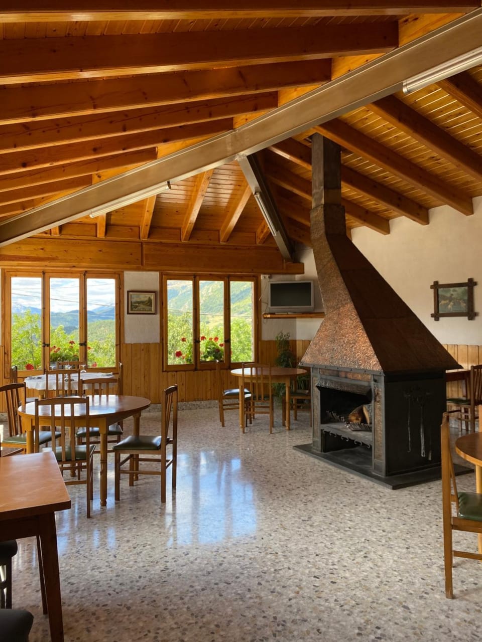 Hostal Alt Llobregat Bed and Breakfast in Berguedà